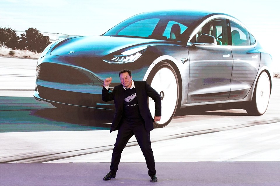 Elon Musk tijdens de opening van zijn Chinese gigafabriek. 
