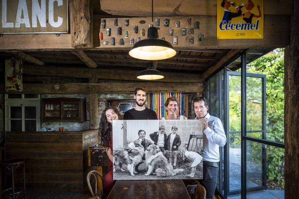 “De naam De Borgerij is een samensmelting van het woord ‘boerderij’ en de familienaam ‘Borgers’. Zo heetten mijn moeder en haar broers die hier woonden”, zegt Bert, die zelf als klein ventje rechts op de foto staat. Met zoon Sander (25) en vriendin Maité (23) geniet ook de volgende generatie van de hoeve.