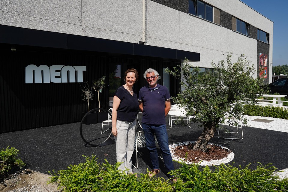 Echtgenoten en ondernemers Magali Sibille en Marc Hallez bezitten alle aandelen van de onafhankelijke zender: een unicum in het Vlaamse medialandschap. 