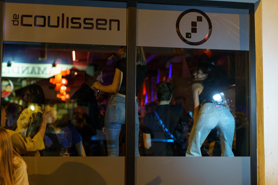 De sfeer was uitgelaten. De studenten genoten zichtbaar dat ze opnieuw konden dansen in de Overpoort