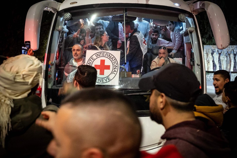 Een ambulance van het Rode Kruis aan het werk in Gaza.