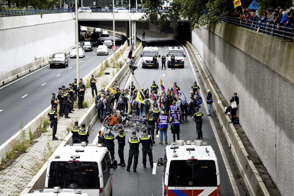 Eerder deze week blokkeerde Extinction Rebellion ook de A12.