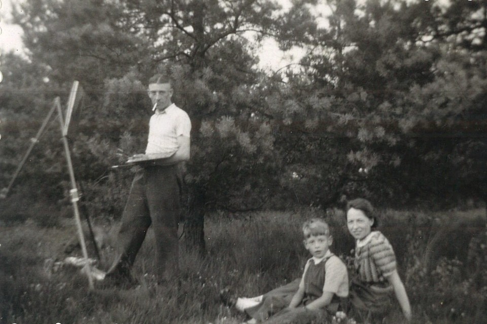Camille Raveel trok ook met zijn vrouw en zoon de natuur in om te schilderen.