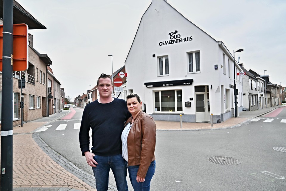 Zaterdag openen Lorenz en Melissa de deuren van café Het Oud Gemeentehuis.