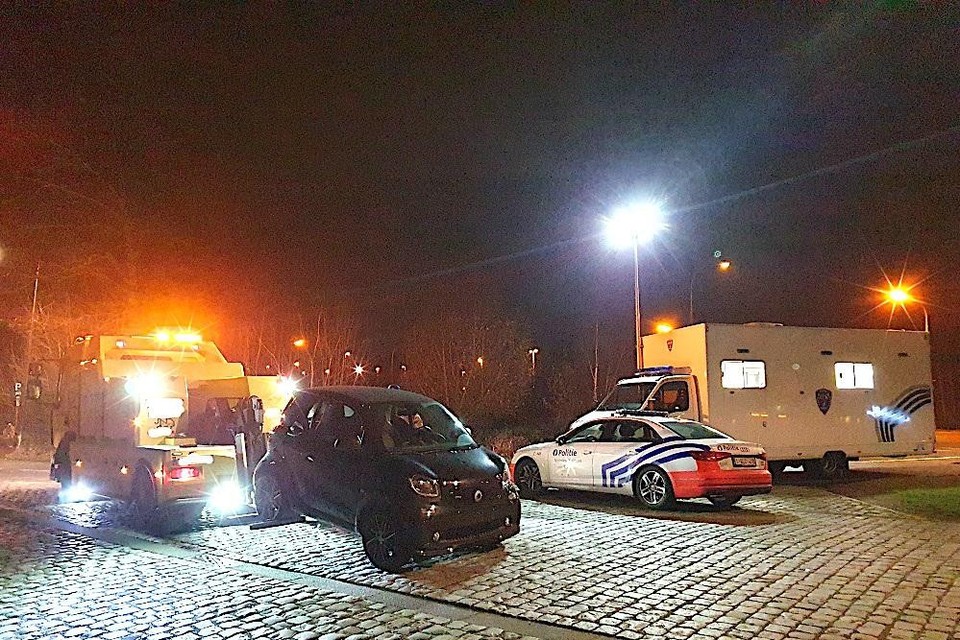Invloed fort mengsel Politie haalt bestuurder uit verkeer met 3,6 promille in zijn bloed  (Mechelen) | Het Nieuwsblad Mobile
