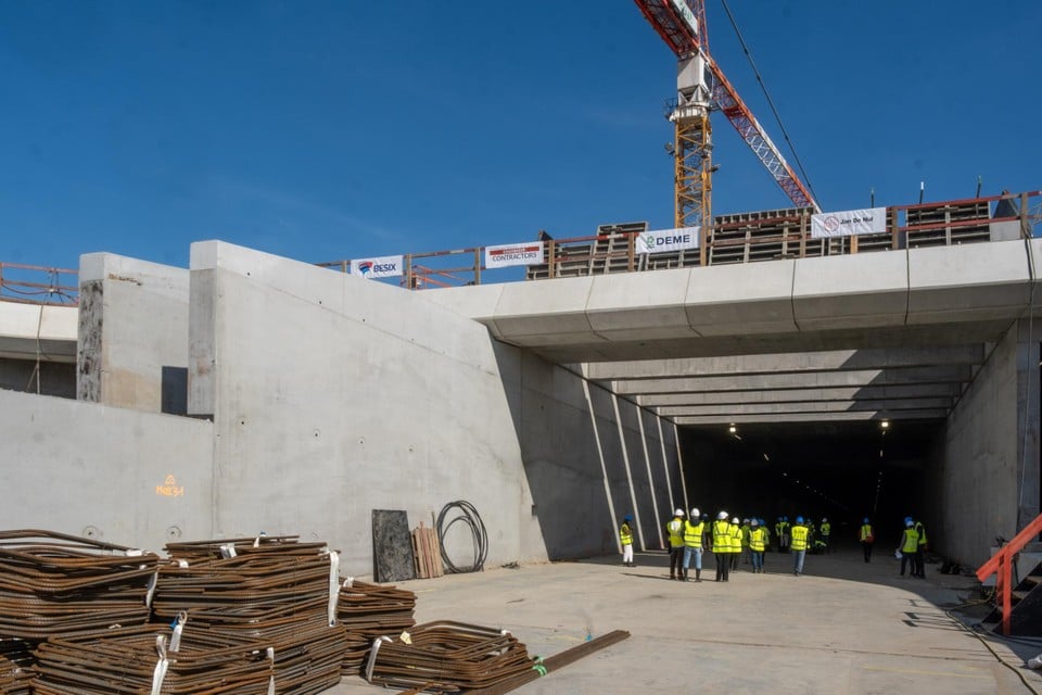 First part Scheldt tunnel is surfaced in Zeebrugge (Antwerp)