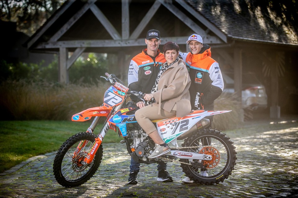Kelly Tureluren met haar motorcrossmannen: echtgenoot Stefan Everts en zoon Liam Everts. 