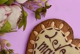 thumbnail: <P>Moederdag speculaas - 55 euro (ook kleinere koekjes beschikbaar) - www.philipsbiscuits.online</P>
