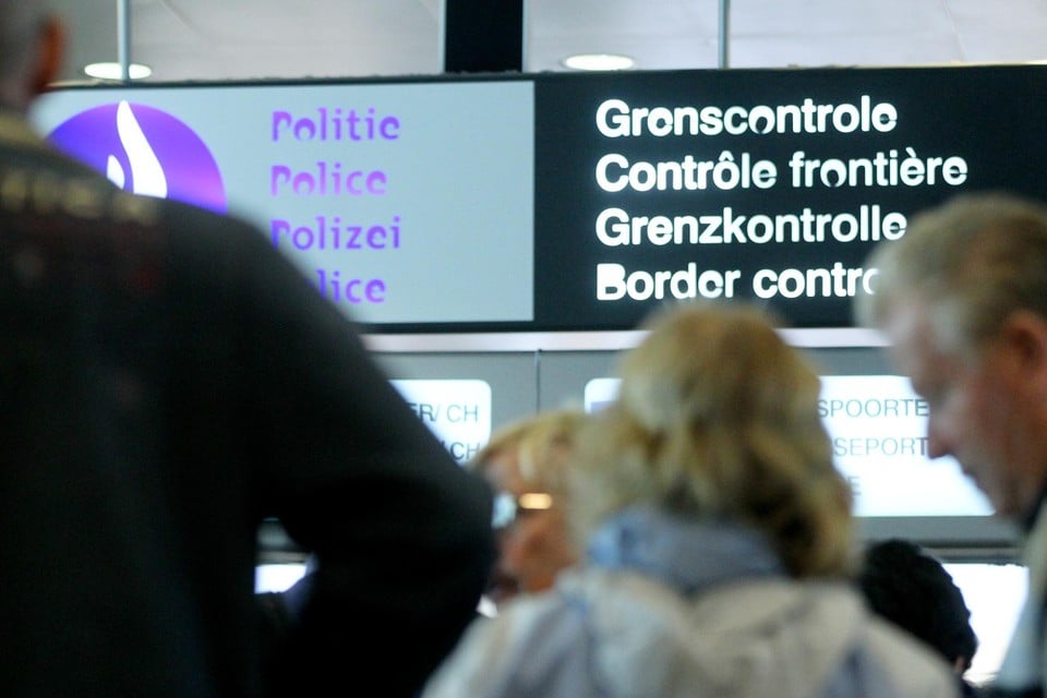 Too few agents at Brussels Airport ensures long border controls: « A disaster for the image of our country »