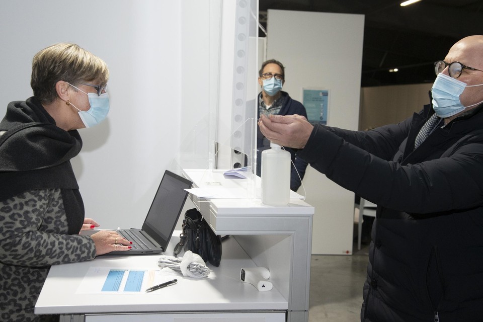65-plussers kunnen voor een extra prik na uitnodiging zowel in Turnhout als in Weelde terecht.
