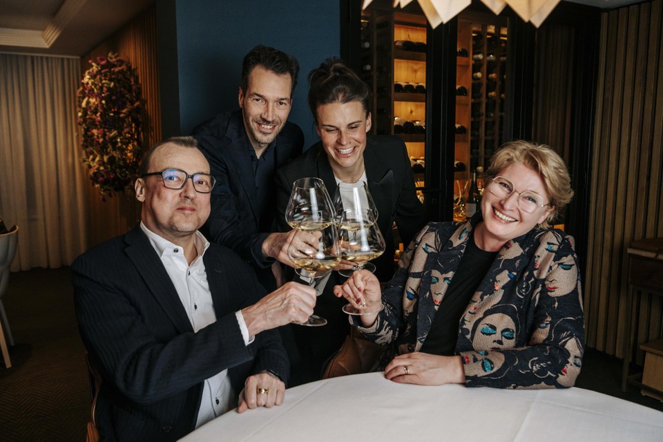 Edwin en Fleur van Cuines 33 (*) in Knokke schoven mee aan aan tafel met Yorick Jansens en Isolde in Tribeca (**).