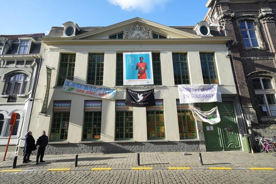 Het Vredeshuis in de Sint-Margrietstraat wordt verkocht.