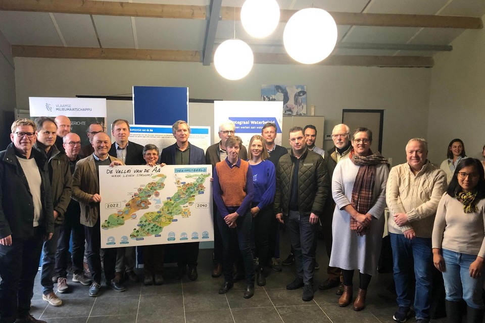 Alle betrokken partijen ondertekenden maandag samen met provinciegouverneur Cathy Berx bij het landbouwbedrijf Guns in Tielen (Kasterlee) het charter voor de toekomstvisie van de Aa. 