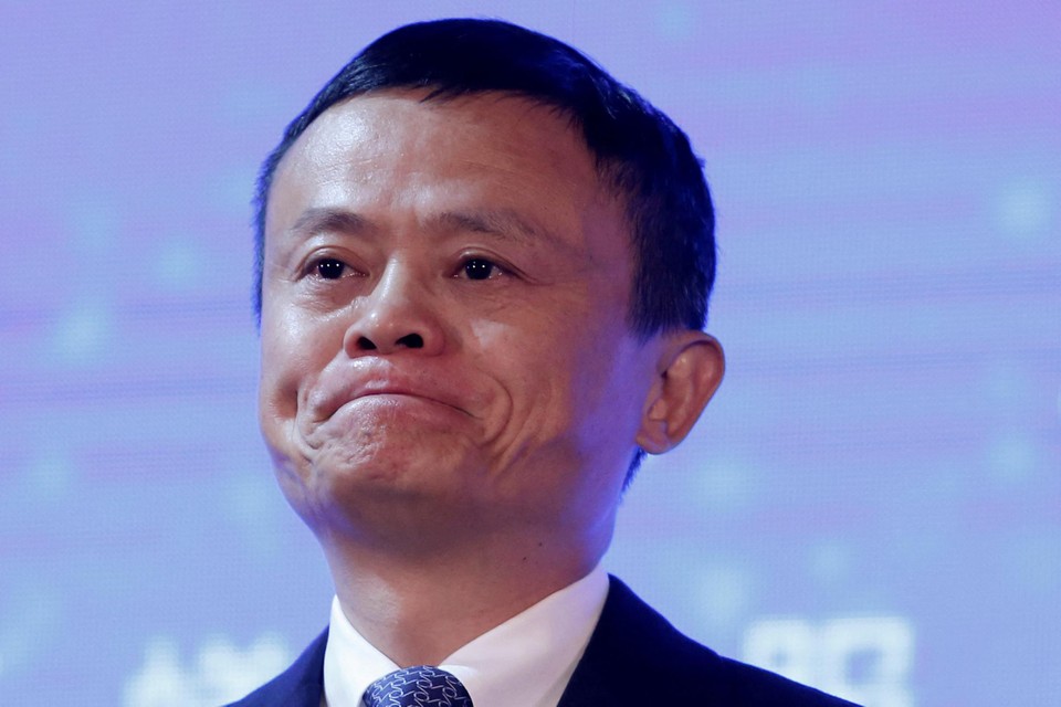 Alibaba-oprichter Jack Ma noemt de Chinese cultuur van overwerken een “enorme zegen” voor de sector. Maar de overheid fluit bedrijven nu steeds vaker terug.