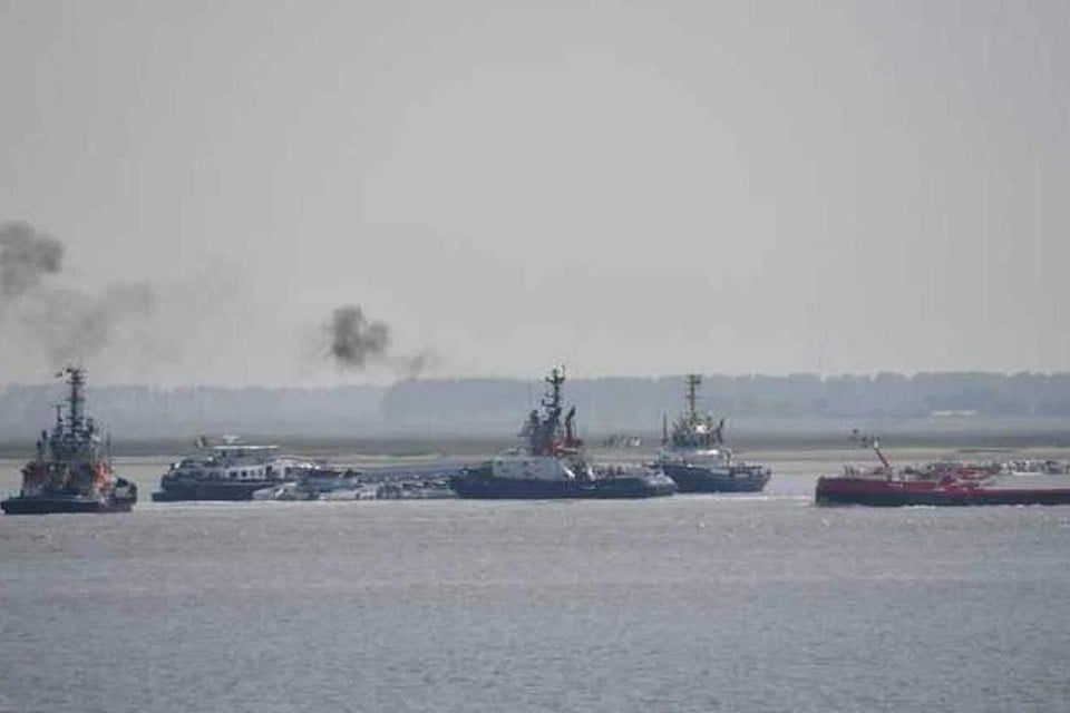 Two crew members fall overboard after collision between two ships on the Scheldt (Antwerp)