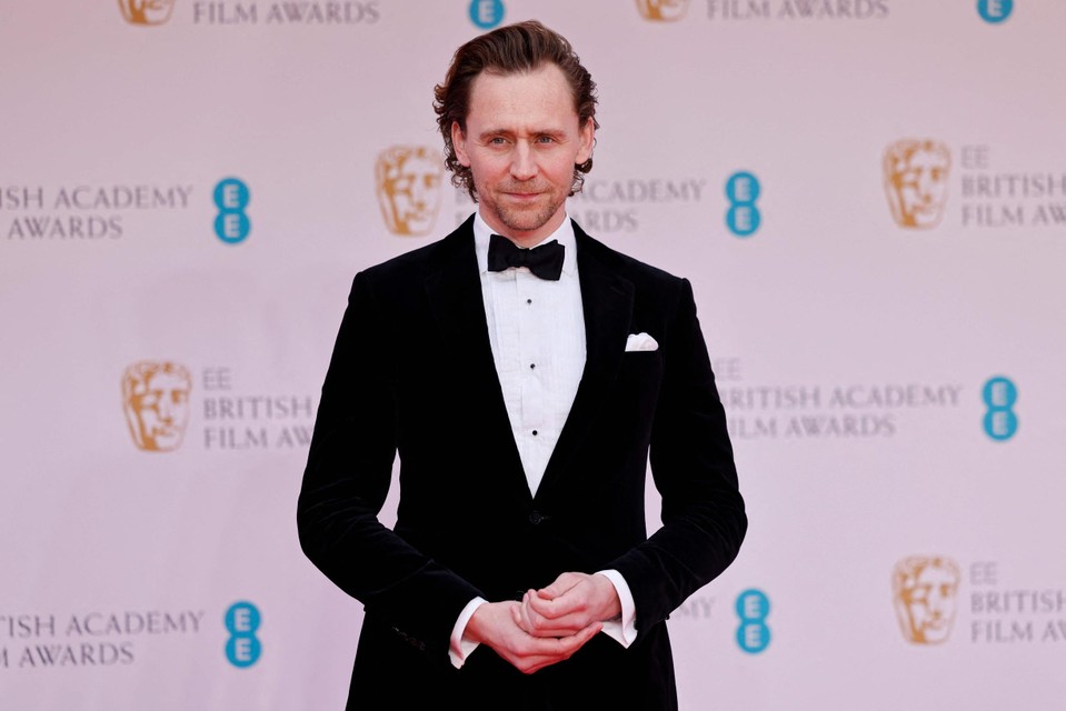 Most of the actors, such as British Tom Hiddleston, appeared in a classic tuxedo. 