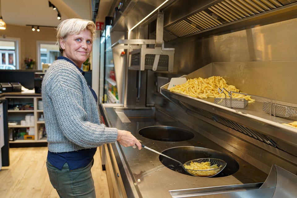 Brenda De Laere die in ’t Frietkuipje werkt