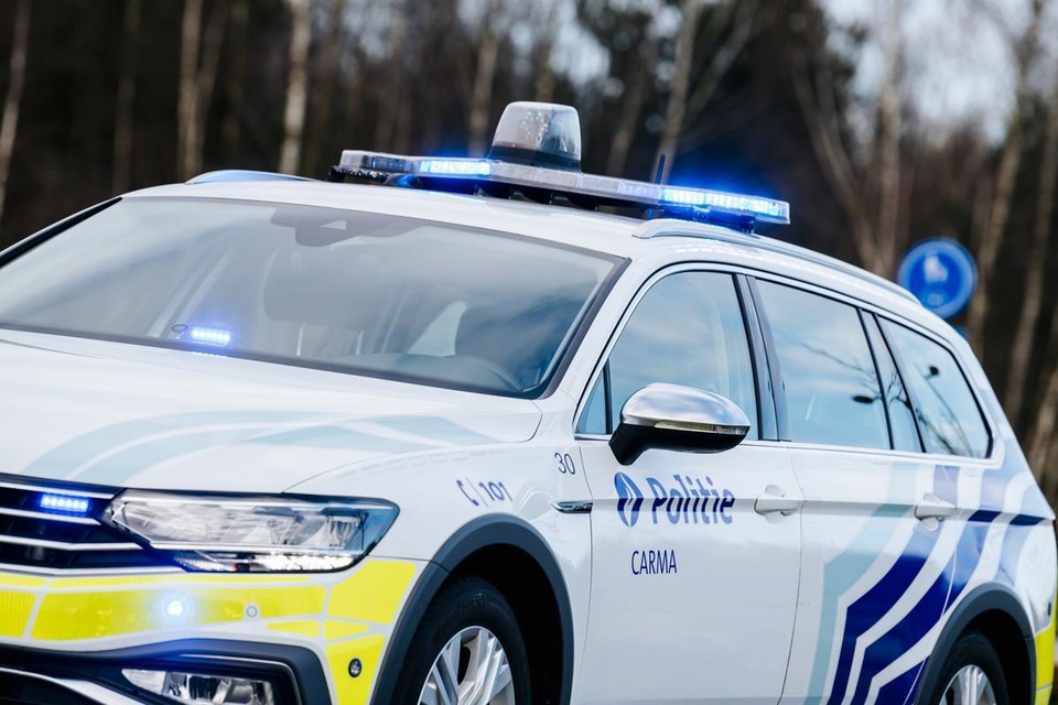 Politie achtervolgt Bocholtenaar zonder nummerplaat | Het Nieuwsblad Mobile