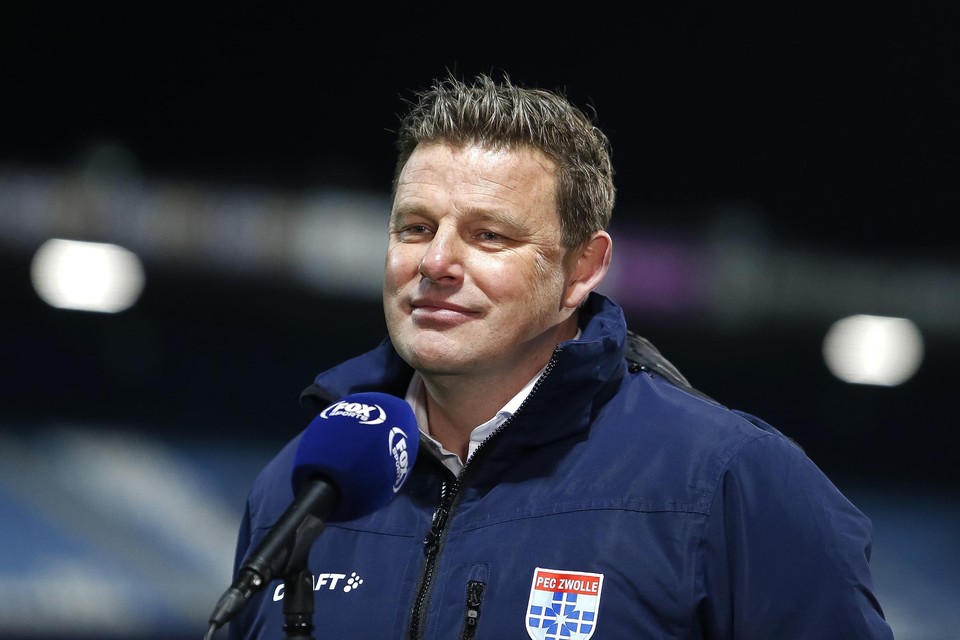 John Stegeman als coach van PEC Zwolle. 