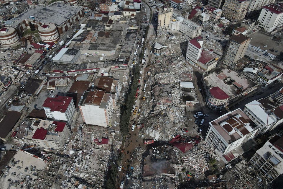 Beschadigde en ingestorte gebouwen in het Turkse Kahramanmaras