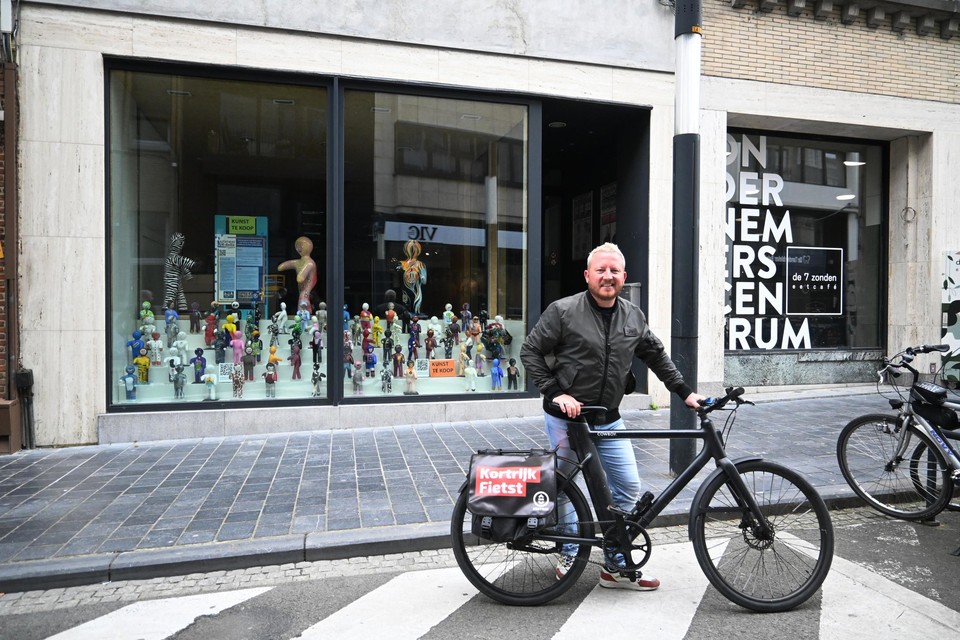 hart Middag eten Ronde Fietskot voor 90 fietsen in Leiestraat: “Belangrijk in strijd tegen  fietsdiefstallen” (Kortrijk) | Het Nieuwsblad Mobile
