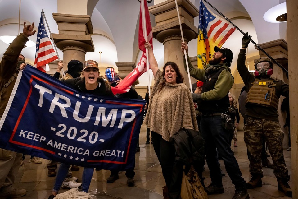 6 januari 2021: Trump-aanhangers dringen het Capitool binnen. Ze aanvaarden niet dat Joe Biden de verkiezingen gewonnen heeft.