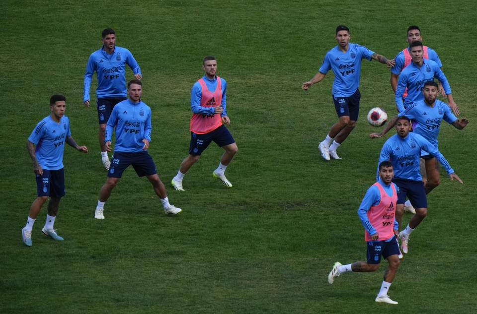 The Argentinians during a training on Bolivian soil