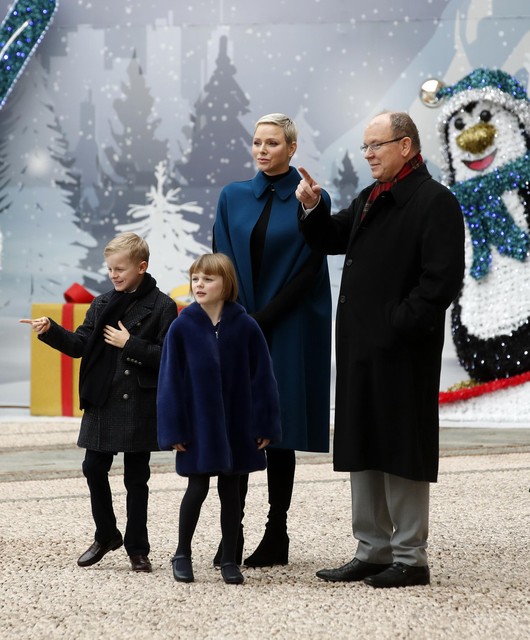 Prinses Albert en zijn gezin tijdens de traditionele kerstceremonie in Monaco. 