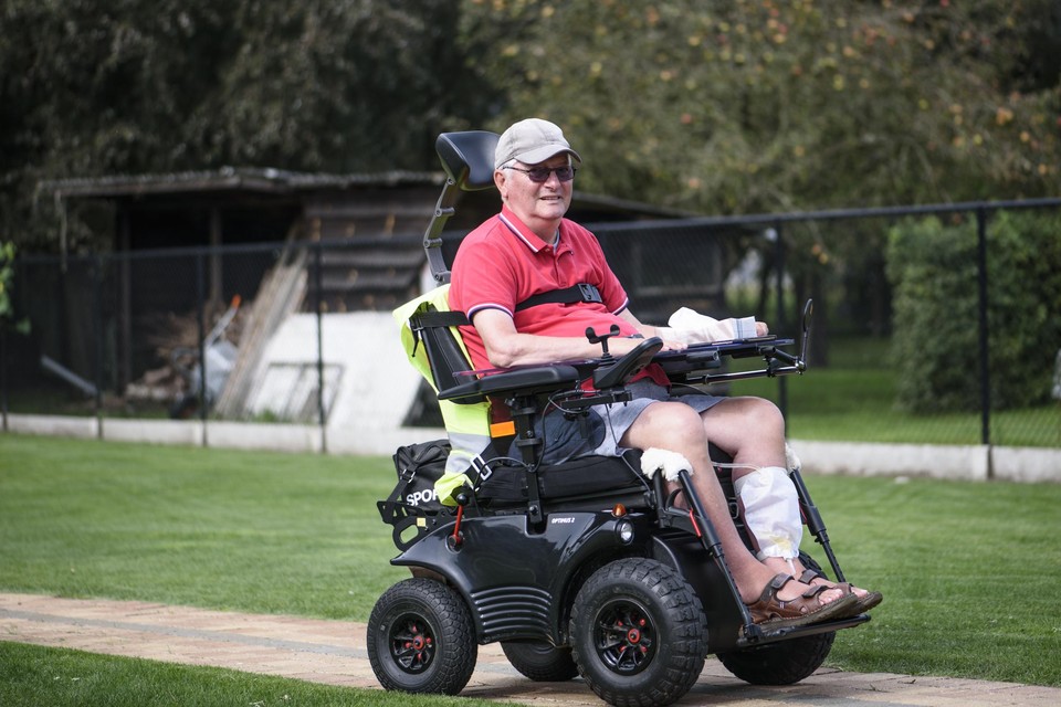 web rivier biologisch Vijf jaar geleden raakte hij verlamd, nu doorkruist Willy (65) het land in  zijn elektrische rolstoel met een bijzonder doel | Het Nieuwsblad Mobile