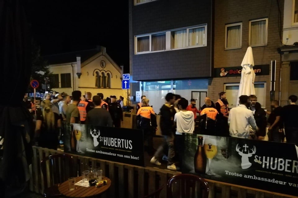 Grote incidenten bleven vrijdagnacht uit. Vier personen werden bestuurlijk aangehouden door de Gentse politie