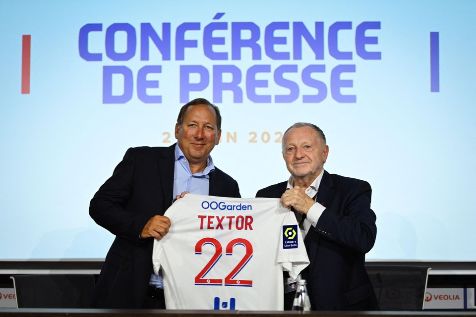John Textor (links) en Lyon-voorzitter Jean-Michel Aulas. 
