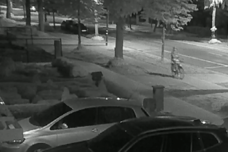 K. reed ’s nachts met de fiets naar het politiekantoor in Westerlo, om de dreigbrief er achter te laten. Daarna stak hij een auto in brand.