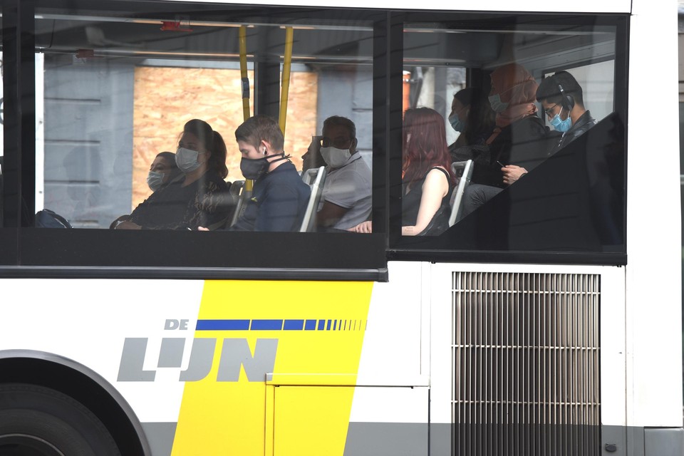 Streng Mauve Zee De Lijn weerlegt kritiek vakbonden: “Bussen zitten al op maximumcapaciteit”  | Het Nieuwsblad Mobile