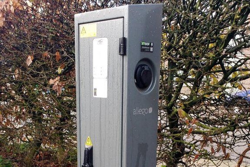 De eerste elektrische laadpaal kwam er in Essen op de parking aan de Heuvelhal naast het gemeentehuis: “Die wordt vaak gebruikt.” 