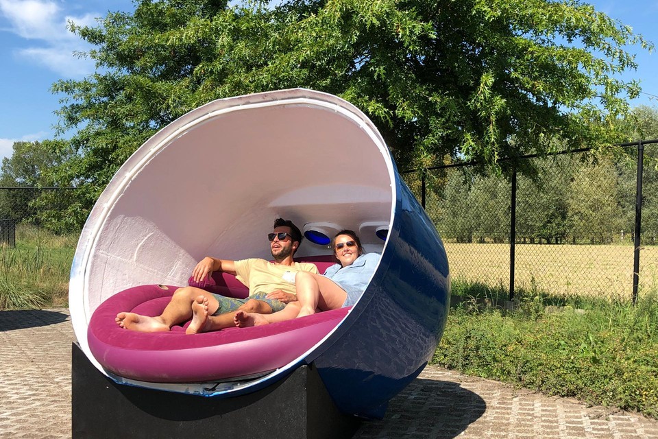 Natural Highs Festival veilt unieke loungezetels in voormalige  glascontainers | Het Nieuwsblad Mobile