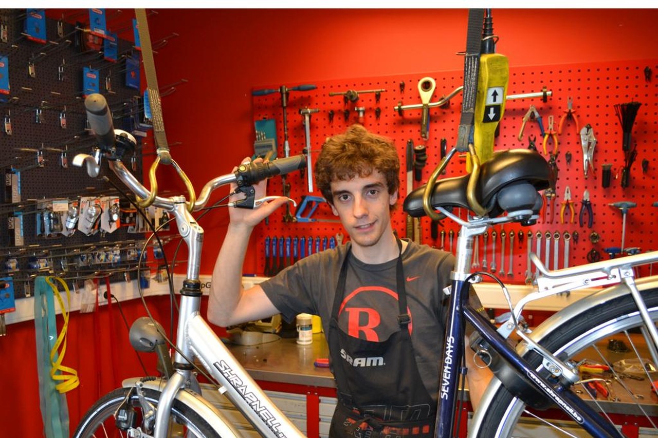 Ongeautoriseerd Blind Neerwaarts Ex-veldrijder opent eigen fietsenwinkel (Evergem) | Het Nieuwsblad Mobile