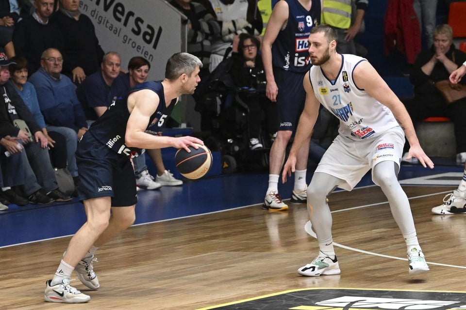 Nikola Popovic wil in de wedstrijd tegen Leuven Bears de nul van het bord vegen met Okapi Aalst. 