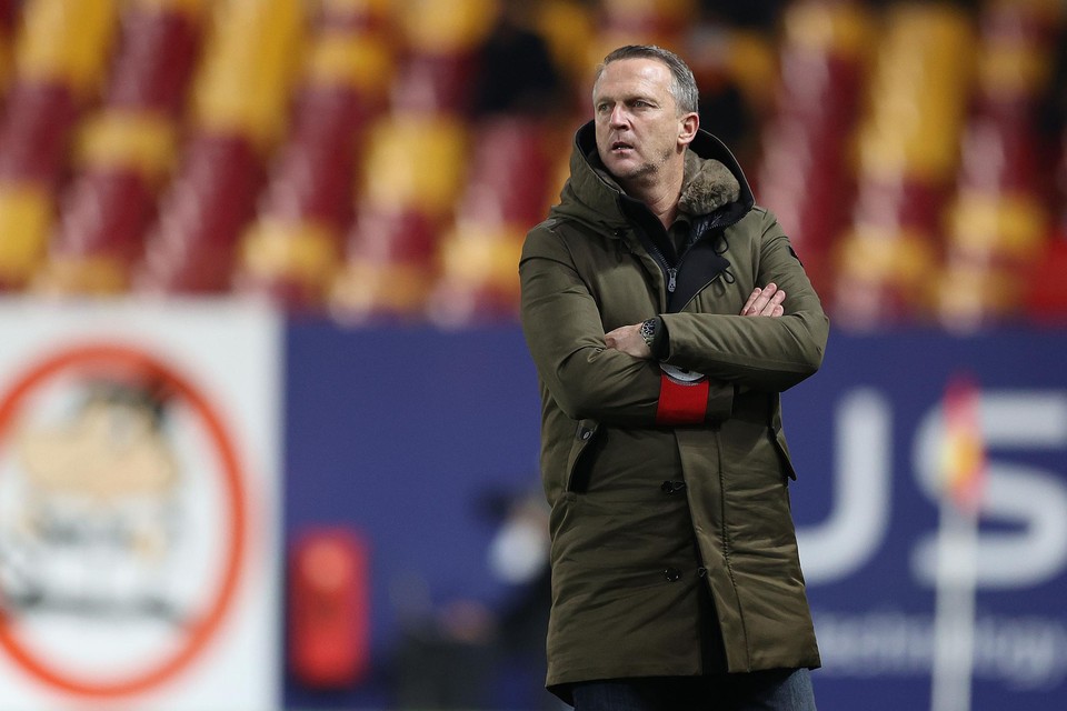 John van den Brom is niet langer de trainer van RC Genk. “Hij heeft een grote verdienste aan het succes van vorig seizoen, maar dit seizoen is daar geen vervolg op gekomen”, aldus Head of Football Dimitri de Condé. 