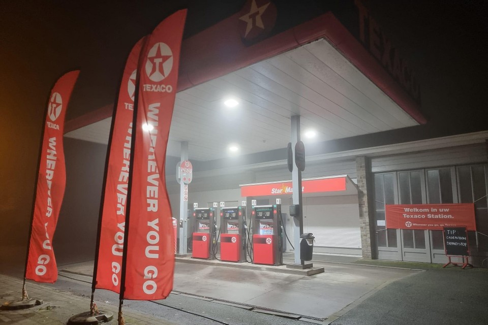 In het Texaco-tankstation op de Hille in Zwevezele liep het fout. De leverancier vulde de benzinepomp op met diesel. 