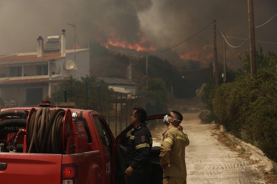 In deze streek, 30 kilometer ten zuiden van Athene, werden bewoners geëvacueerd.