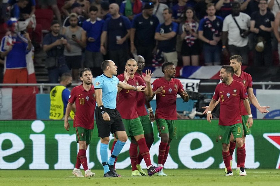 Door zijn blunder in Frankrijk-Portugal mag de Spaanse topref Lahoz wellicht naar de finale fluiten.