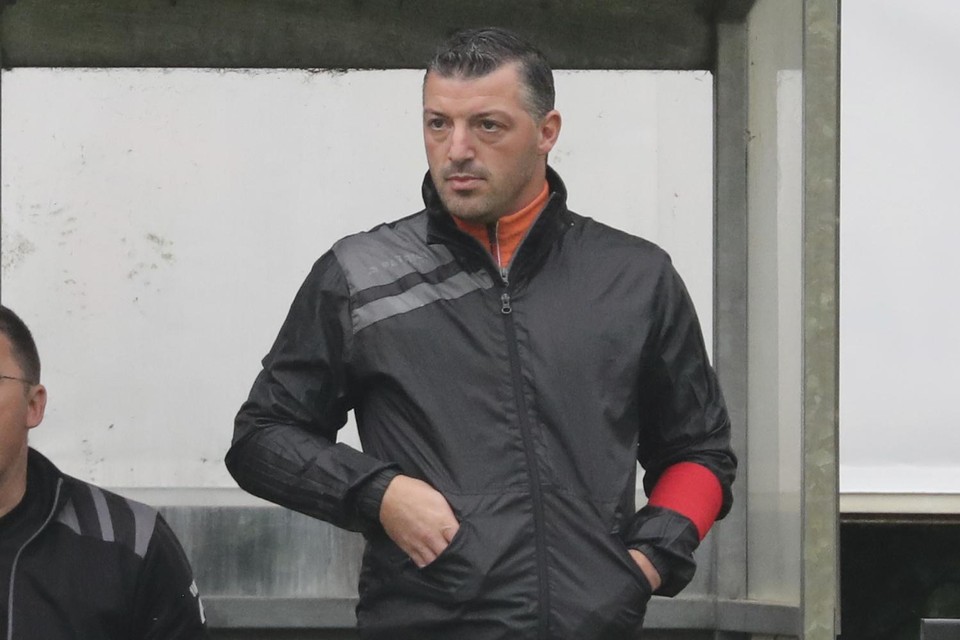 Succescoach Angelo Paravizzini en zijn staf coachten Sassport Boezinge nog tegen WS Lauwe en toen waren ze weg.  