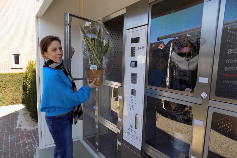nemen kalligrafie Wonderbaarlijk Onlangs geopende bloemenautomaat is schot in de roos tijdens coronacrisis |  Het Nieuwsblad Mobile