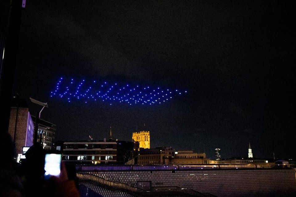 Zo’n 150 drones verzorgden vrijdag het lichtspektakel.