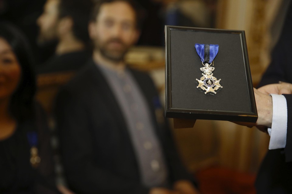 Enkele politici worden bevorderd in de Orde van Leopold II. 