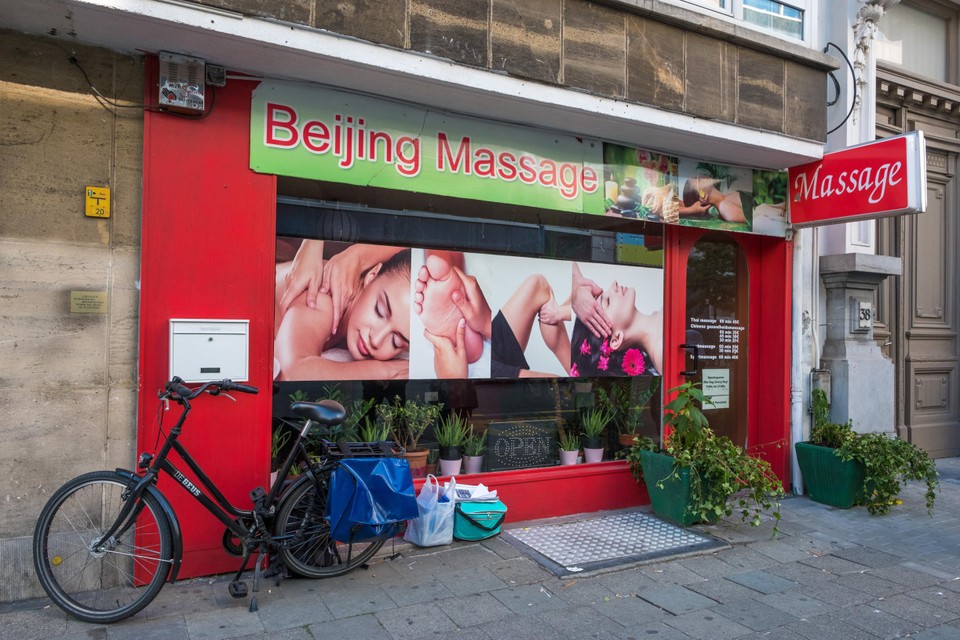 Antwerpen wist de opmars van malafide massagesalons te stoppen door ook de achtergrond van de uitbaters te onderzoeken.