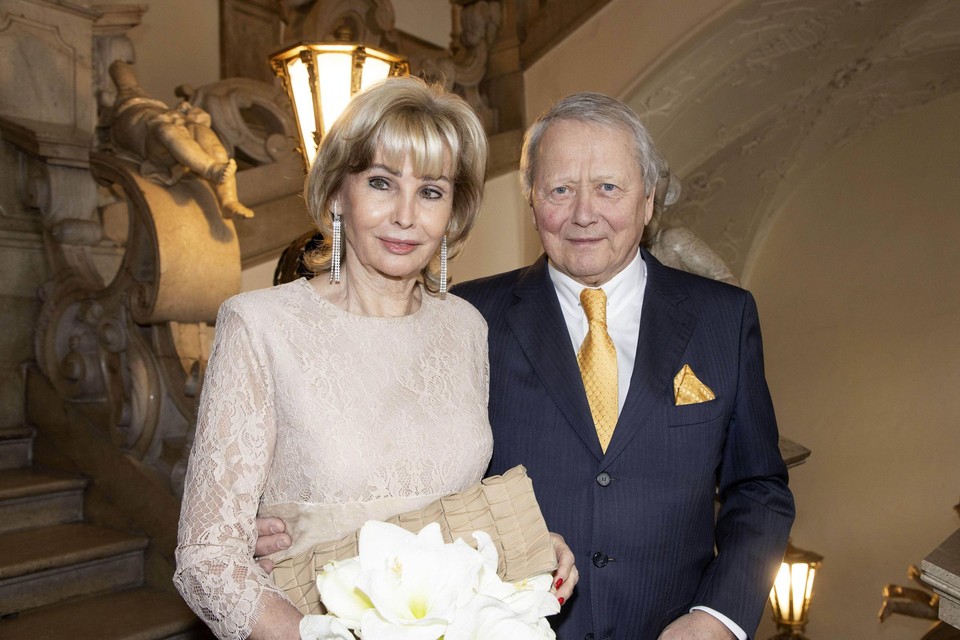 Wolfgang Porsche wil scheiden van zijn vrouw Claudia Hübner, omdat ze dementie heeft.