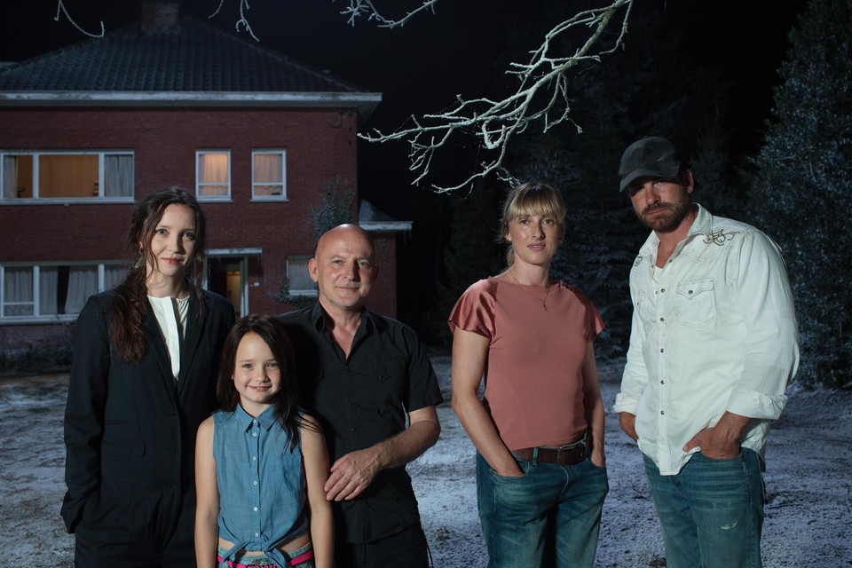 Dominique Deruddere (midden) en de cast van zijn nieuwe film . Van links naar rechts: Taeke Nicolaï, Renée Vanderjeugd, Ruth Becquart en Kevin Janssens. 