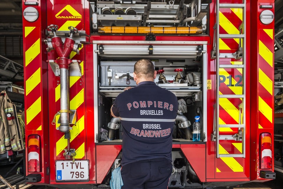 Four injured in apartment fire, building uninhabitable (inland)