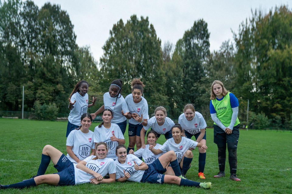 Bij Antwerp Diamonds FC spelen alleen maar meisjes en vrouwen. “Girl empowerment staat centraal.”